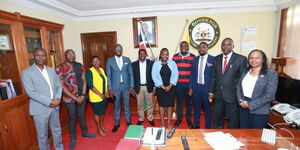 A photo of Governors Sakaja and Njuki and KMPDU officials after the meeting held in his office
