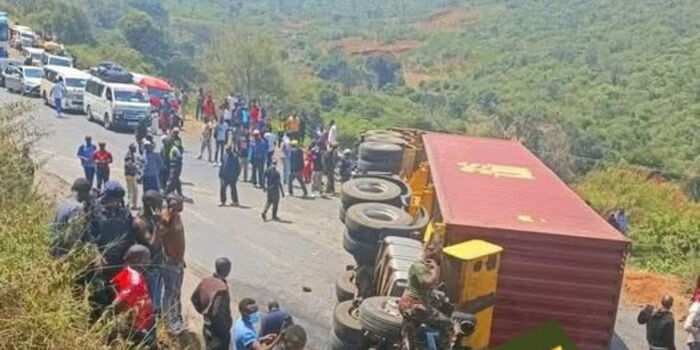 One Dead, Motorists Stranded as Trailer Overturns at Mai Mahiu