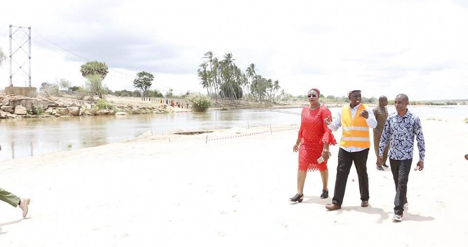 Aisha Jumwa and William Ruto at the beach