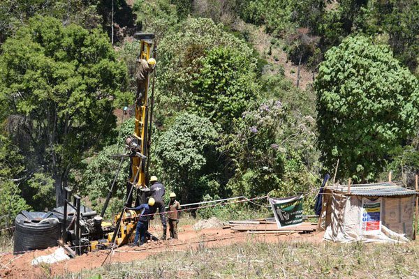 Workers at Kipsaiya, Elgeyo-Marakwet County, where Arror dam was to be constructed. A report presented to the head of state indicated that the construction of the dam was economically viable but noted that it was overpriced.