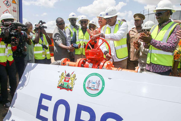 President Uhuru Kenyatta and Deputy President William Ruto turn on a valve to signify the start of oil production in Kenya during the inauguration of the Ngamia 8 Early Oil Pilot Scheme in Turkana County on June 3, 2018. 