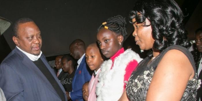 The late John De'Mathew's first wife Sarafina Wairimu welcomes President Uhuru Kenyatta to the departed musician's funeral service 