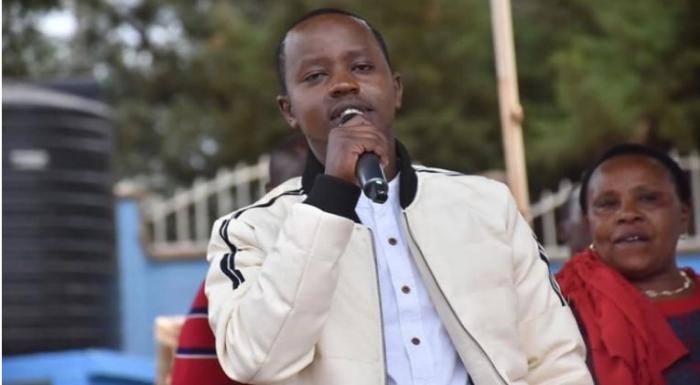 Inooro TV reporter Victor Kinuthia was on Monday, January 7 interrupted on Live TV by President Uhuru Kenyatta's supporters.
