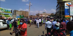 A crowd charging towards Kibugu Police Station in Embu County on Monday, March 29, 2021.