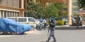 A member of Kenya's Anti-Terror Police Unit pictured at Milimani Law Courts on Tuesday, October 6, 2020.