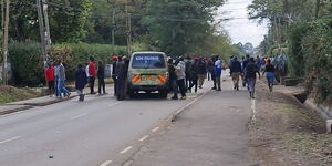 A photo of goons robbing passengers in a matatu in Woodley estate, Nairobi on March 20, 2023..jpg