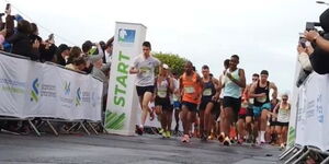 A screen grab of the Standard Chartered Jersey Marathon held on October 2, 2022, Bosuben Bernard Kipkemoi (in orange)