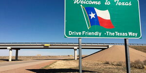 A signpost welcoming travellers to Texas in US.