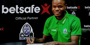 File image of Benson Omalla signing for Gor Mahia