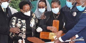 Water CS Sicily Kariuki (second left) and her family at the burial of her daughter Wendy Muthoni on Wednesday, July 29, in Nyandarua County 