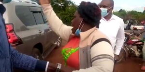 An angry woman confronted Kirinyaga Governor Anne Waiguru on Thursday, June 10