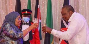 Tanzanian President Samia Suluhu (left) and her Kenyan counterpart, Uhuru Kenyatta.