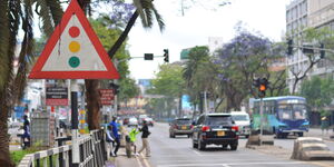 Cars pictured at a traffic light along Kenyatta Avenue in Nairobi