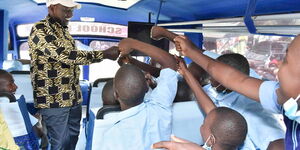 DP William Ruto donated buses to Bogichoncho and Nyakembene Secondary Schools in Kisii on September 4, 2021
