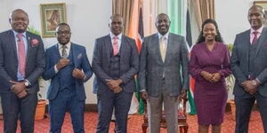 KTN News veteran anchor Ali Manzu(left), K24 Daniel Kituu(third left), President William Ruto(middle), KBC's Nancy Okware(second right) and NTV's Frederick Muitiriri(right) during a joint interview at State House on January 4, 2023