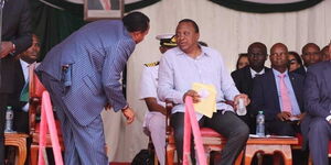 Former Kiambu Governor Ferdinand Waititu (left) speaks to President Uhuru Kenyatta.