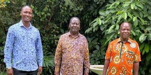 From Left; Kajiado Deputy Govovernor MartinMoshisho, Raila Odinga and Kisumu DG Mathews Owili whn they visited Raila on April 18, 2021..jpg