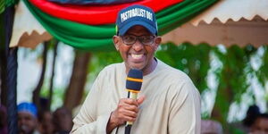 Garissa Township MP Aden Duale addressing Garissa residents during a bursary presentation ceremony on Saturday, May 21, 2022