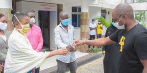 Kilifi Governor Amason Kingi hands over keys to a new house to Kombe Charo Kazungu and his wife Mishi Kitsao on Friday, May 8, 2020.