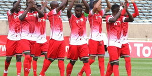 Harambee Stars Captain Mohamed Musa (third right) leads his team to acknowledge fans before match kickoff against Ghana during African Cup of Nations Qualifier match at Moi Sports Centre Kasarani. Sept 8, 2018.