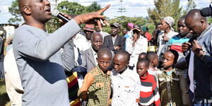 Murang'a Governor Irungu Kang'ata addresses residents during a free medical camp in Kangema, Murang'a County, on June 26, 2017