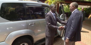 President Uhuru Kenyatta )right) hands Igembe South MP John Paul Mwirigi car keys after a Sagana Lodge meeting in 2017.