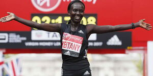 Kenya's Mary Keitany celebrates after winning the women's elite race at the London marathon on April 23, 2017 in London.