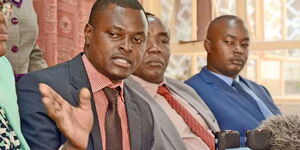 Kiharu MP Ndindi Nyoro (left) with MPs from central Kenya addressing the media on October 17, 2018 at Parliament Buildings.