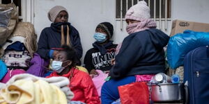 Kenyan migrant workers sleep outside Kenyan consulate in Badaro, Beirut on January 11, 2022