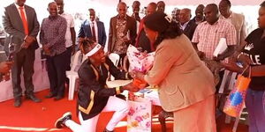 Moya David gifts Machakos governor, Wavinya Ndeti, at her birthday party on Tuesday, November 8, 2022