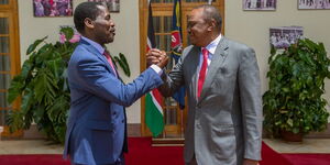 President Uhuru Kenyatta with Agriculture Cabinet Secretary Peter Munya at State House