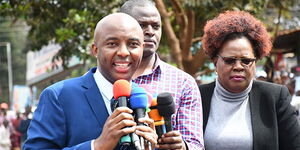 Murang’a Senator Irungu Kang’ata addressing supporters of Kiharu MP Ndindi Nyoro (2nd left) on September 10, 2019 in Murang’a town.