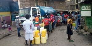 Nairobi residents queuing for water.