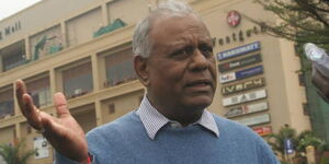 Defunct Nakumatt CEO Atul Shah addressing the media outside Westgate Mall in Nairobi.