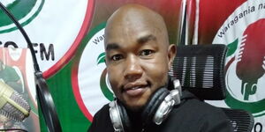 Njomo wa Nyathira in a past radio session at Kihooto FM. 