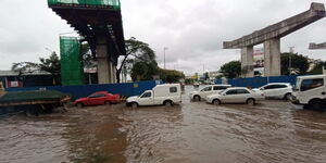 Motorist driving through water at Nyayo Roundabout. Source: Facebook