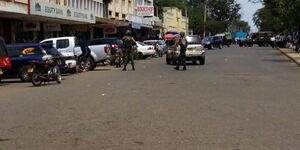 Officers outside a bank in Kisumu during the Tuesday, November 23, 2021 heist