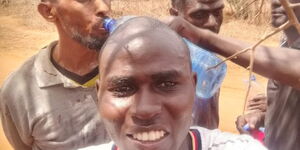 Paul Mwaniki Taking A Selfies With Kamiti Escapees on Thursday November 18, 2021