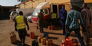 Police officers in Kikuyu Kiambu County seize 284 gas cylinders on Friday, January 13, 2023