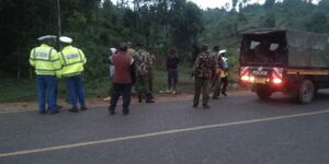 Police officers on the rescue after an accident on the Meru-Nairobi Highway on Saturday December 3, 2022