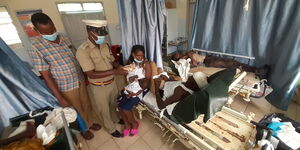 Maungu police OC traffic, Inspector Job Oyagi returns Ksh450,000 to Timothy Njuguna and his wife Martha Muthoni in Voi on Sunday, December 26, 2021.