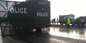 Police set up roadblocks isolating the Nairobi Metropolitan Area on April 7, 2020.