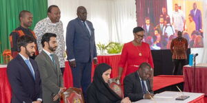 President Uhuru Kenyatta (back row, second left) overseeing signing of agreement between Treasury Ministry and UAE Govt