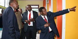 President Uhuru Kenyatta (left) and Machakos Governor Alfred Mutua (far right) in the company of other dignitaries.