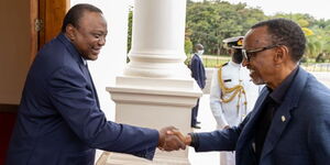 President Uhuru Kenyatta greets his Rwandan Counterpart Paul Kagame at State House