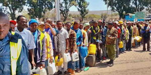 Motorists queuing at a fueling station in Kirinyaga County during the storage that hit the country.