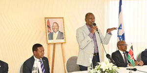 President William Ruto (centre) addresses investors at the Israel Investor Roundtable Forum in Tel Aviv on May 10, 2023. He is flanked by Foreign and Diaspora Affairs Cabinet Secretary (CS) Alfred Mutua (left) and Kenya's Ambassador to Israel Ambassador Lt. Gen. (Rtd) Samuel Ng'ang'a Thuita (right).