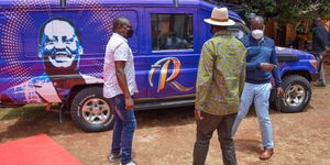 Businessmen donate  campaign vehicles to ODM leader Raila Odinga on Friday, October 1, at Chungwa House