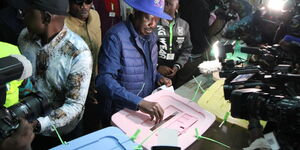 Former Prime Minister Raila Odinga casting his vote in Kibra Constituency on August 9, 2022.