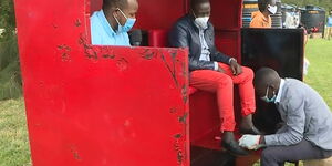 Deputy President William Ruto gets his shoes shined by Kevin Owuor in Nairobi on June 25, 2020